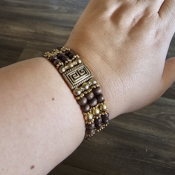 Vintage Gold Tone and Brown Wood 3 Strand Beaded 7 1/2 Inch Elastic Bracelet - Picture 5 of 5